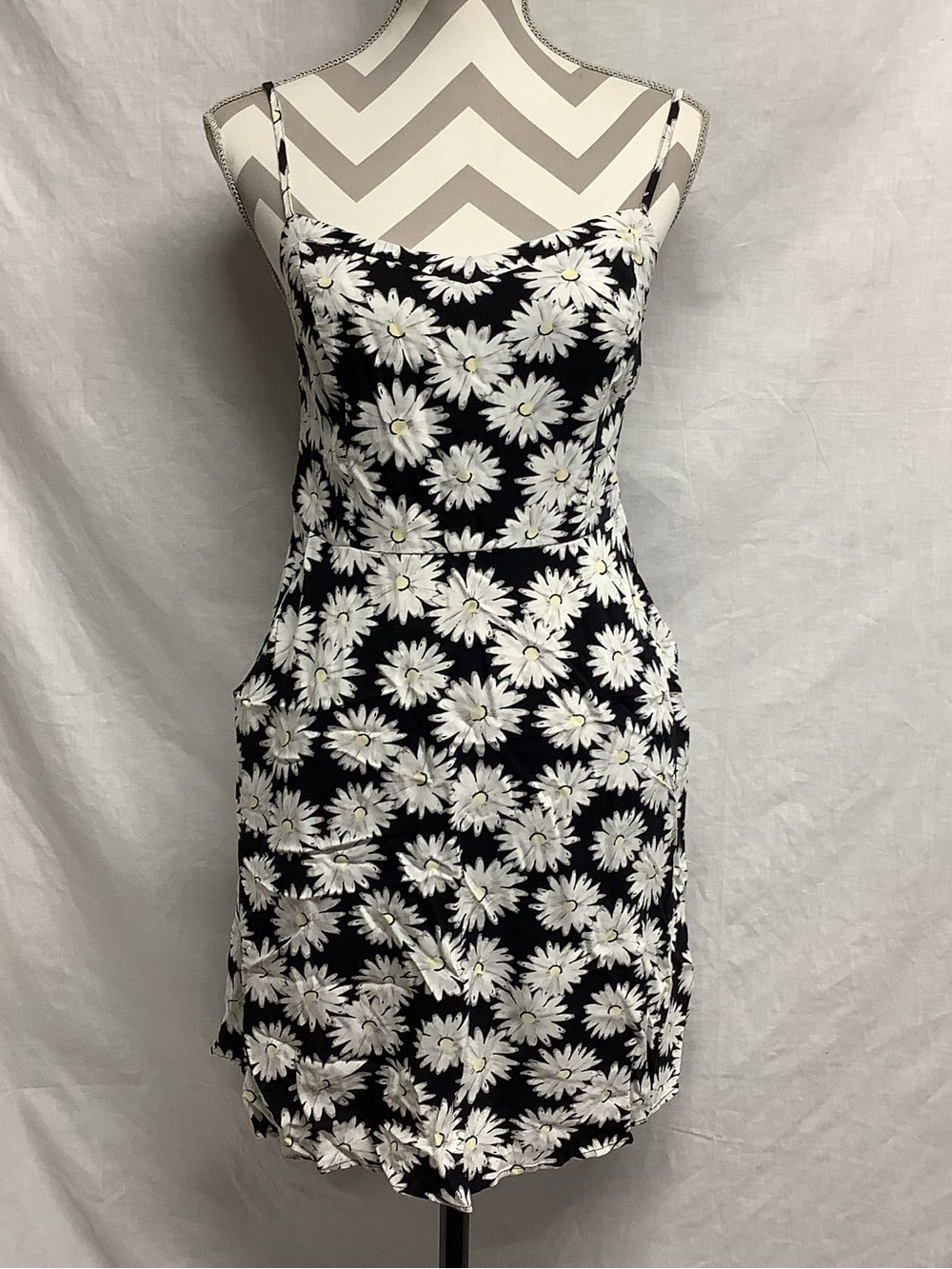 SO Heritage Women’s Black Daisy-Print Spaghetti Strap Mini SunDress NWT Sz L